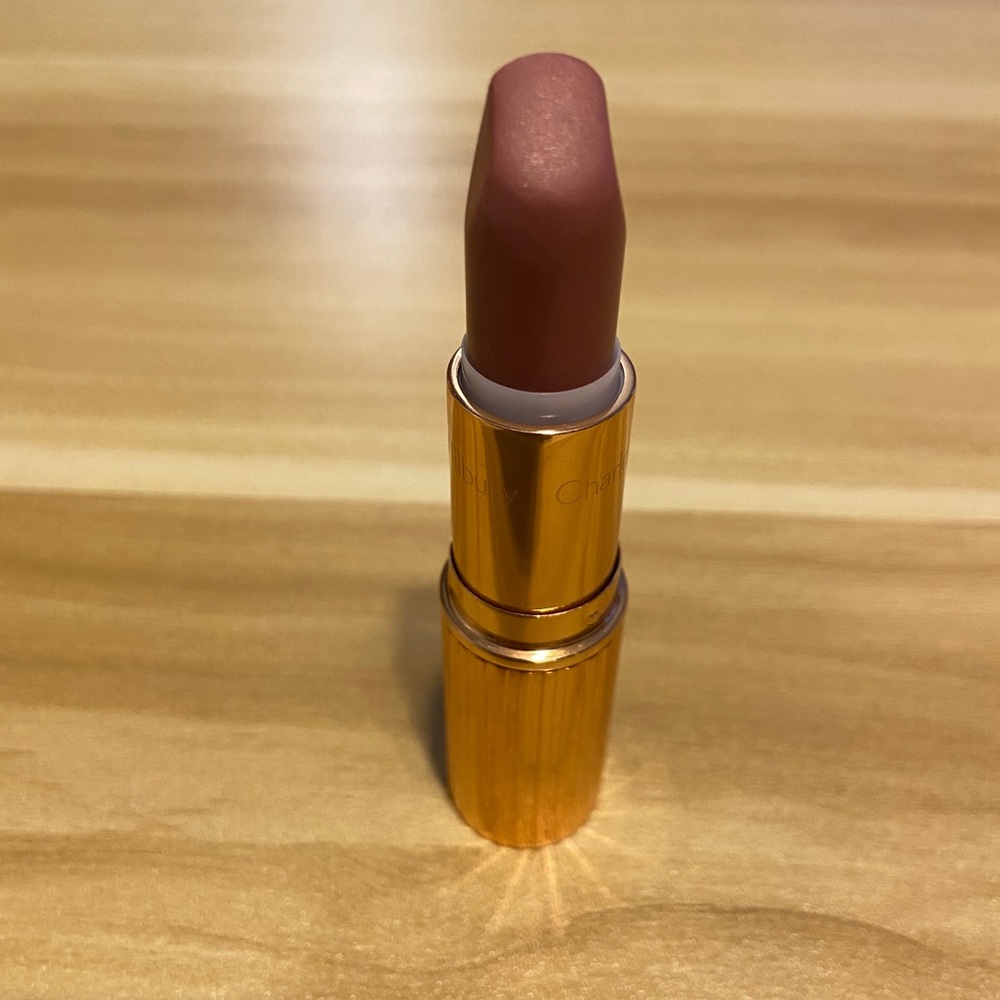 Charlotte Tilbury Very Victoria Lipstick